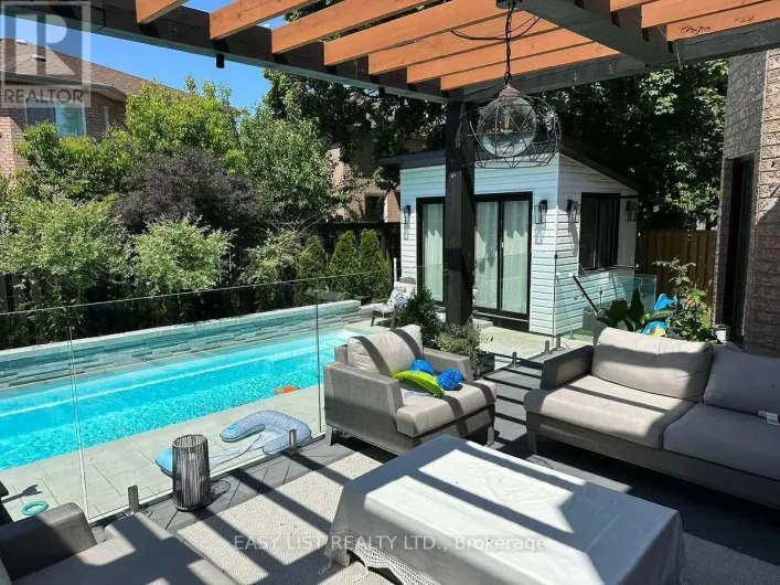 6 DEVONRIDGE CRESCENT, Toronto