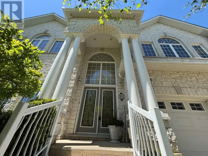 6 FOURSEASONS DRIVE, Hamilton