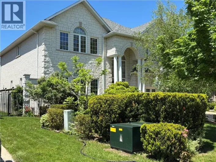 6 FOURSEASONS Drive, Hamilton