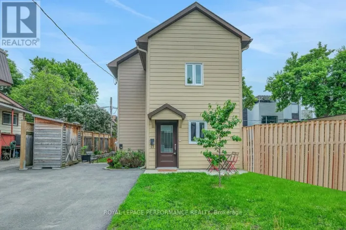6 HILDA STREET, Ottawa