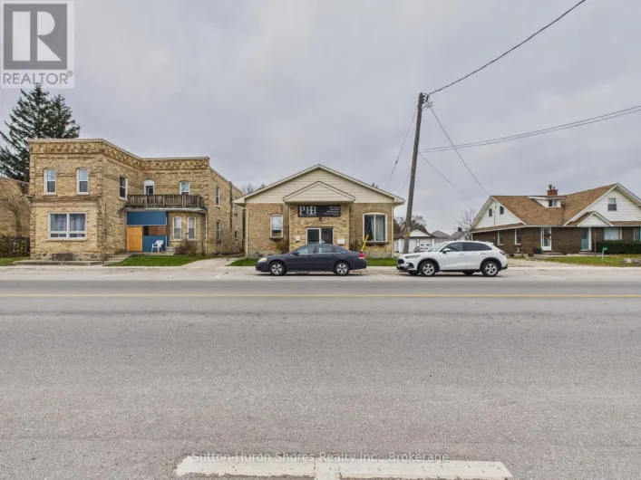 6 MAIN STREET S, Brockton