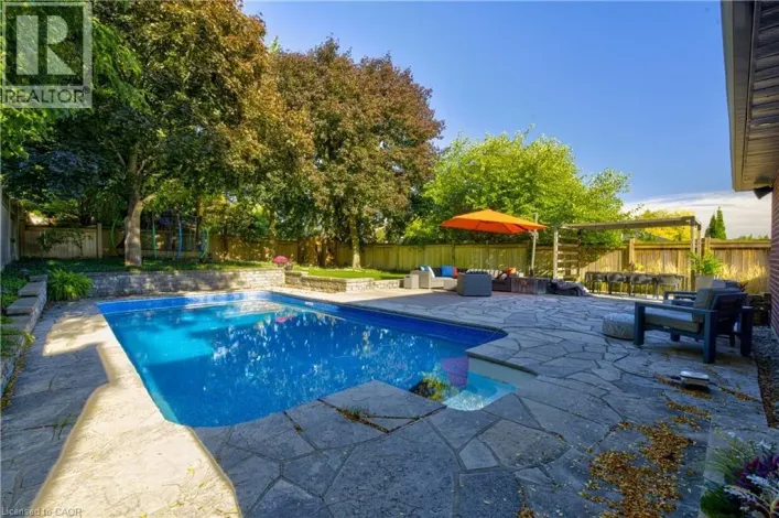 6 MAYS Crescent, Waterdown