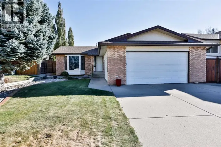 6 Mt Crandell Bay W, Lethbridge