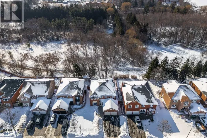 6 NEW LONDON COURT, Brampton