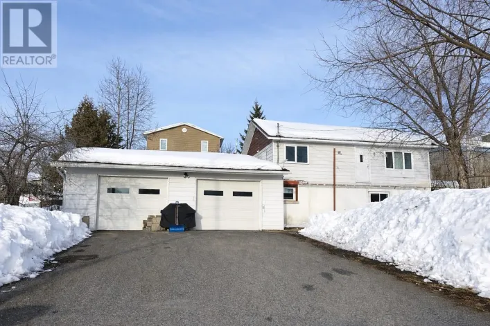 6 Pine CRES, Red Lake
