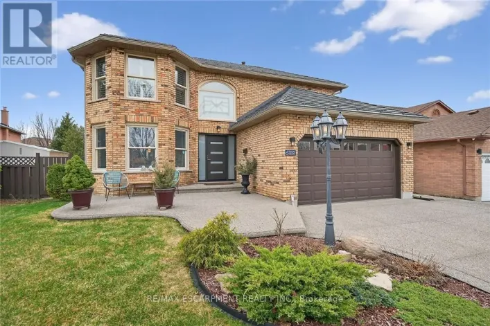 6 REGAL DRIVE, Hamilton