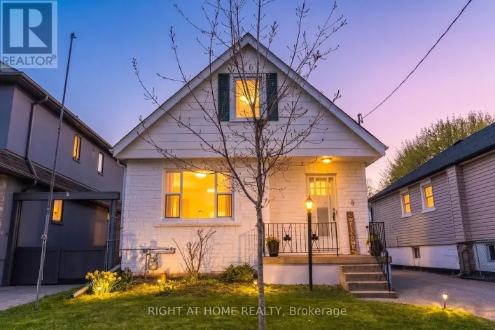 6 VANBRUGH AVENUE, Toronto
