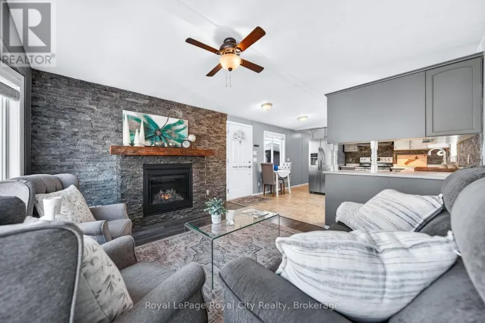 6 WATER STREET, Puslinch