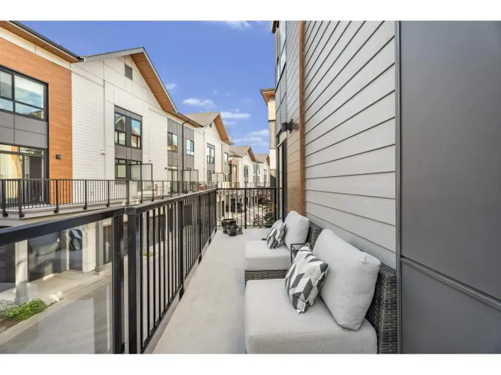 60 15151 EDMUND DRIVE, Surrey