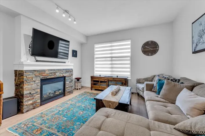 60 15152 62A AVENUE, Surrey