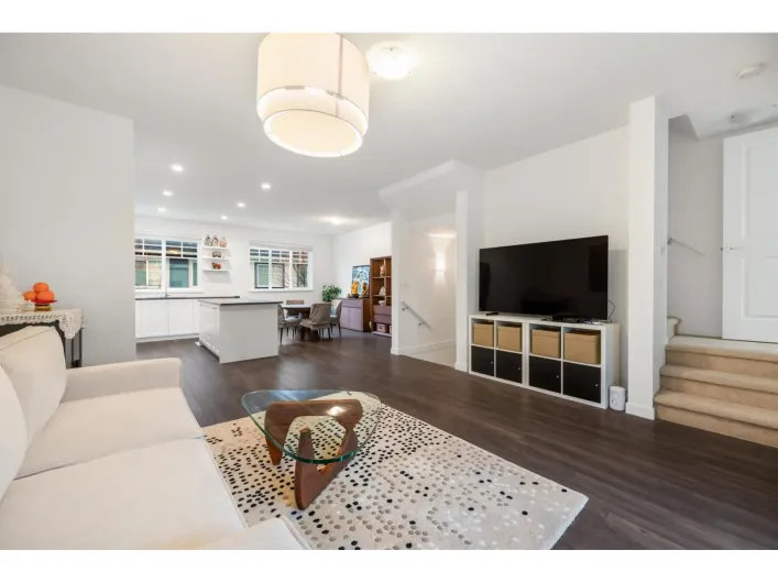60 15487 99A AVENUE, Surrey