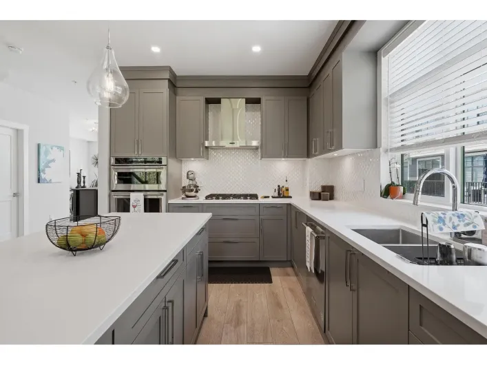 60 20327 72B AVENUE, Langley