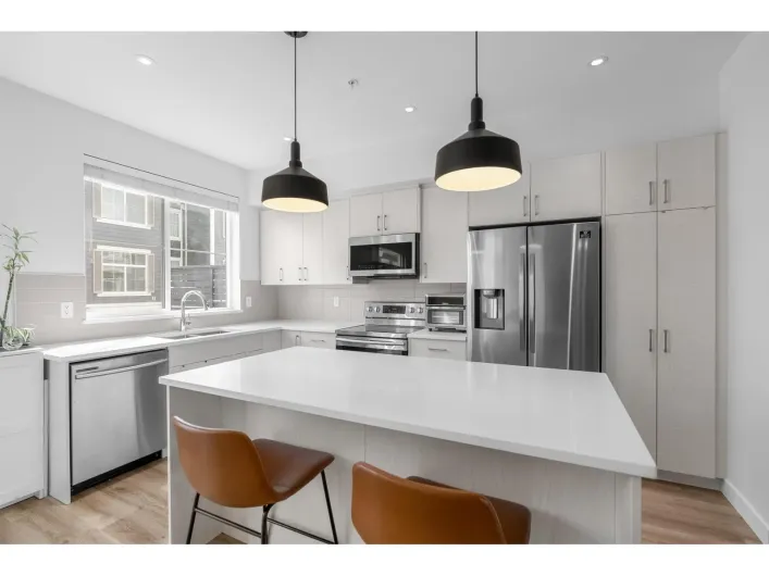 60 8371 202B STREET, Langley