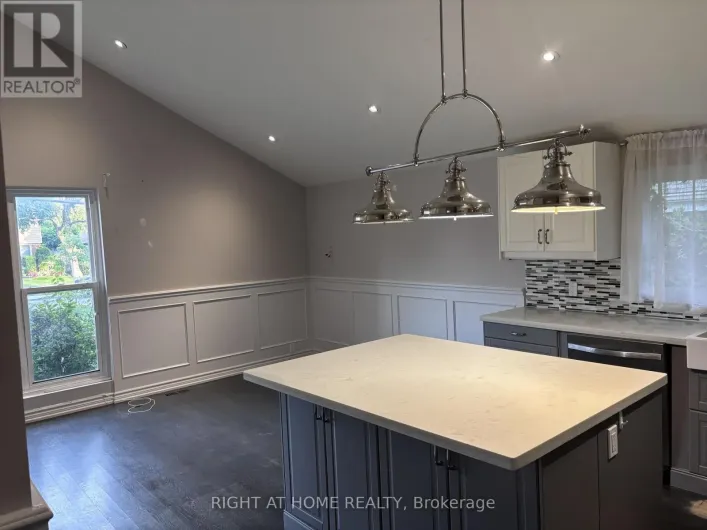 60 BROOKRIDGE DRIVE, Toronto