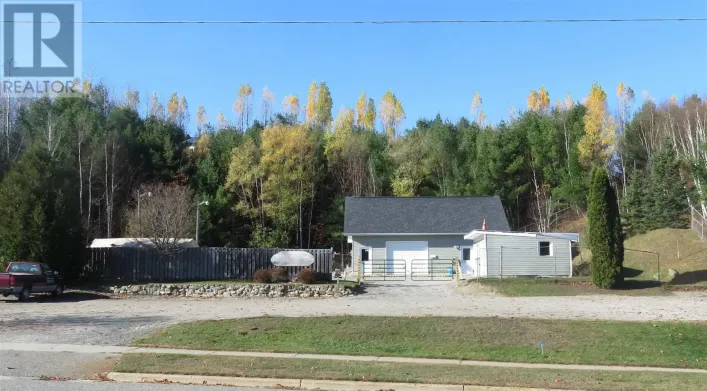 60 Hergott AVE, Elliot Lake