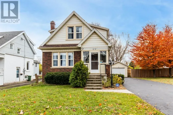 House for sale: 60 LAKE AVENUE DRIVE, Hamilton