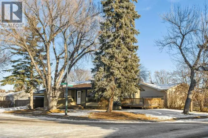 6003 Lacombe Way SW, Calgary