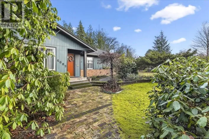 6009 River Rd, Port Alberni