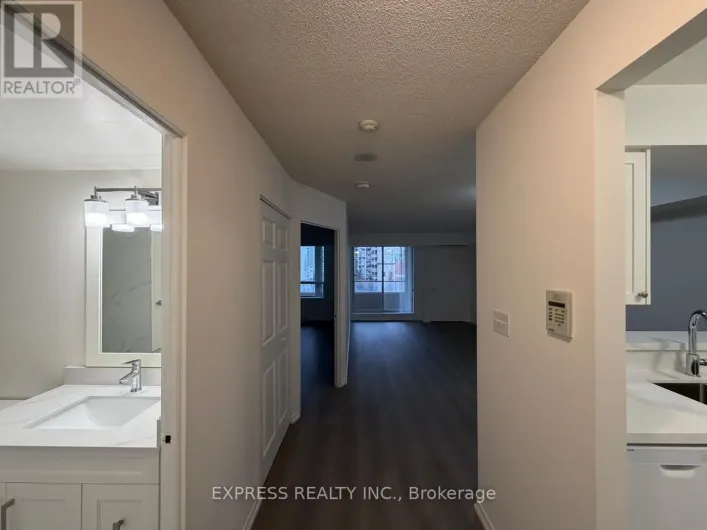 601 - 18 HILLCREST AVENUE, Toronto