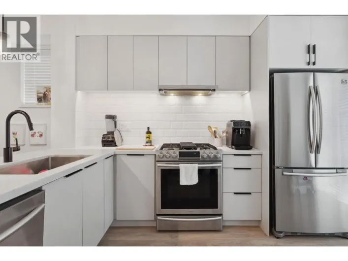 601 3021 ST GEORGE STREET, Port Moody