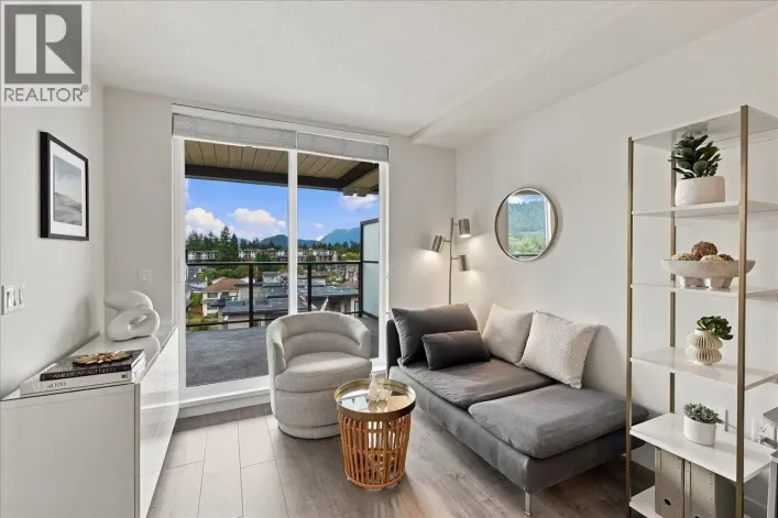 601 707 COMO LAKE AVENUE, Coquitlam