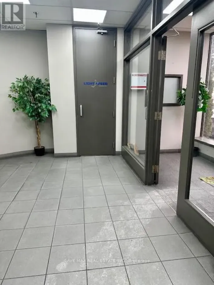 6015 KESTREL ROAD, Mississauga