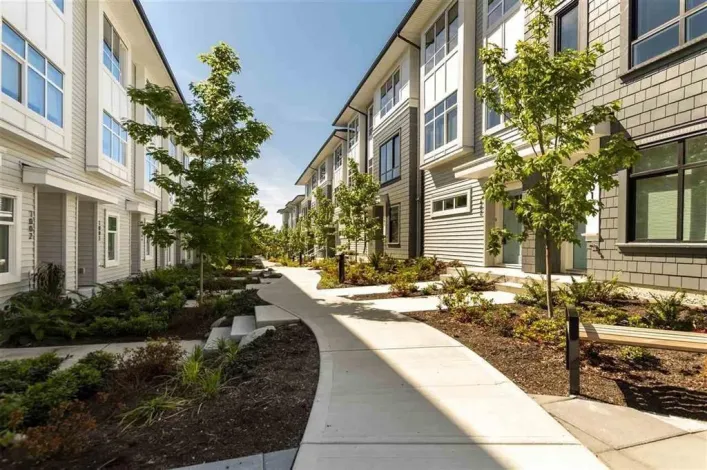 603 18505 LAURENSEN PLACE, Surrey