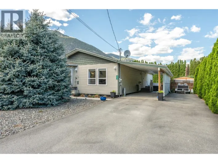 604 10th Avenue, Keremeos