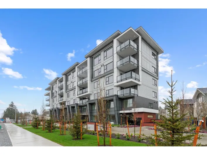 604 15739 FRASER HWY., Surrey