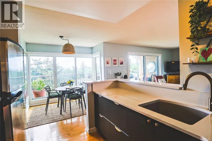 604 4030 Quadra St, Saanich