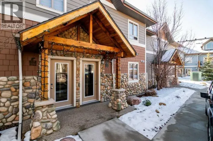 604 & 605, 401 4 Street, Rural Cypress County