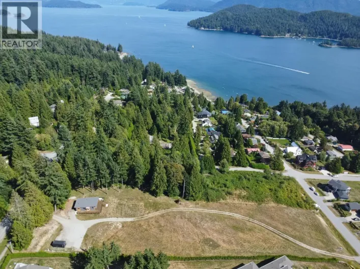 604 WOODLAND AVENUE, Gibsons