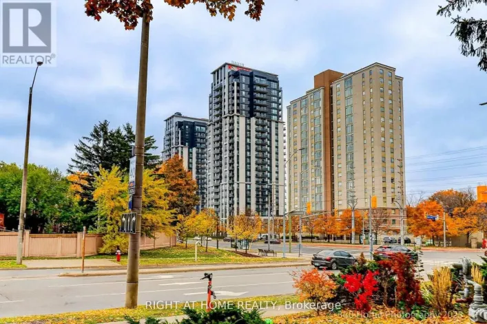 605 - 202 BURNHAMTHORPE ROAD E, Mississauga