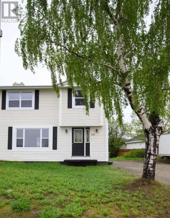 605 Bartlett Drive, Labrador City