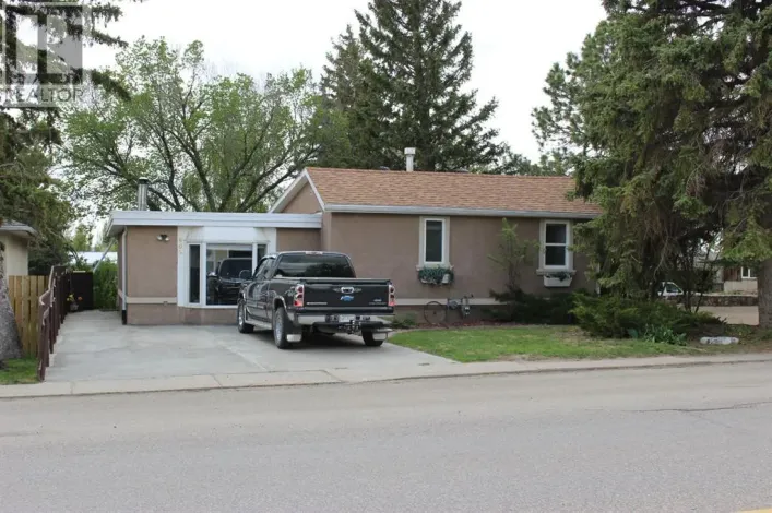 605 Rogers Avenue, Picture Butte