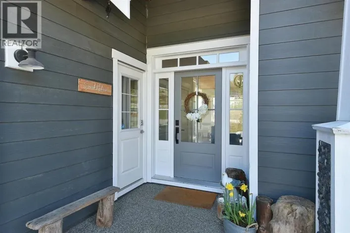 605 WOODLAND AVENUE, Gibsons