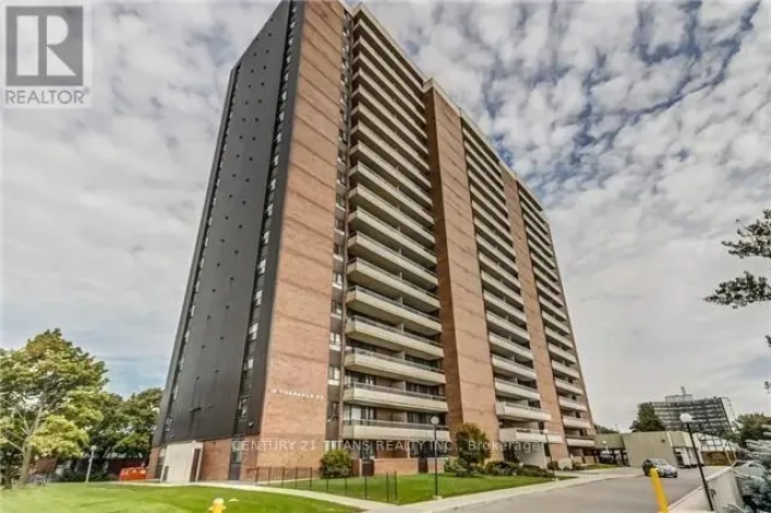 606 - 15 TORRANCE ROAD, Toronto