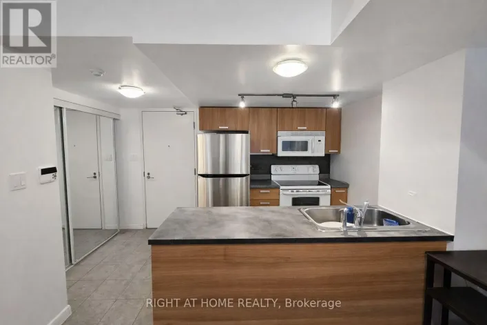 606 - 37 GROSVENOR STREET, Toronto