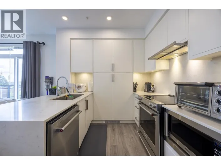 606 700 CLARKE ROAD, Coquitlam