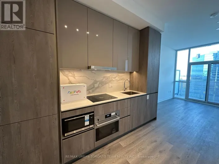 606 - 8 INTERCHANGE WAY, Vaughan