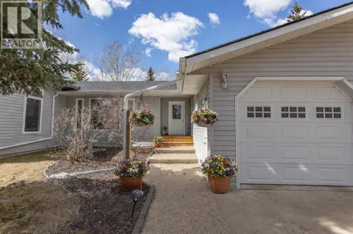 606 Pigeon Close, Pelican Point