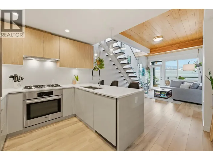 607 128 E 8TH STREET, North Vancouver