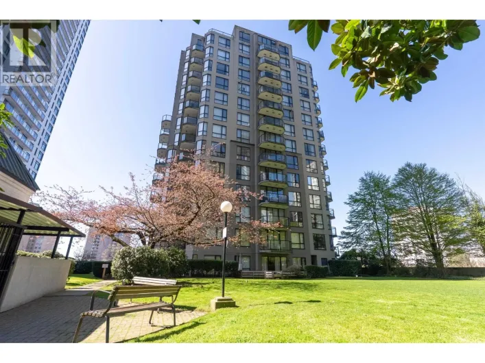 607 55 TENTH STREET, New Westminster