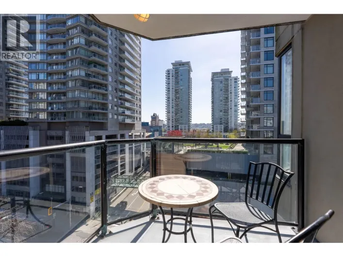 607 55 TENTH STREET, New Westminster