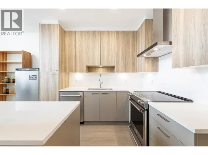 607 7588 16TH STREET, Burnaby