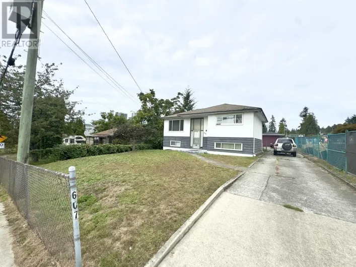 607 ALDERSON AVENUE, Coquitlam