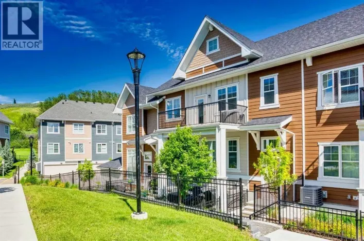 607 Cranbrook Walk SE, Calgary