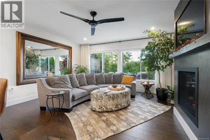 6073 Pleasant Valley Way, Nanaimo