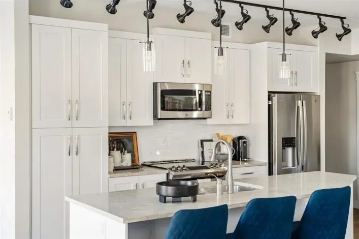 608 11063 RAVINE ROAD, Surrey