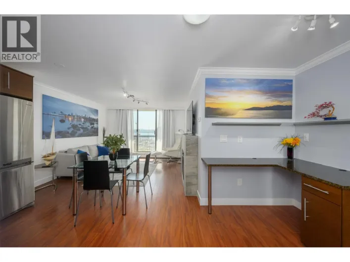 608 145 ST. GEORGES AVENUE, North Vancouver